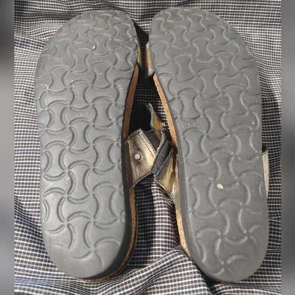 Naot wedge sandals. Size 40. US 9 to 9.5 silver/pewter and tan in color - Picture 4 of 5